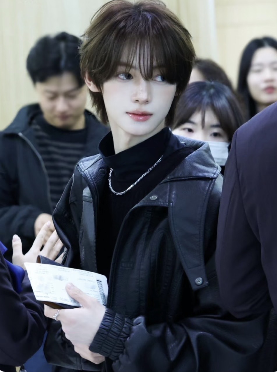 从机场生图到全网出圈：TWS韩振的意外爆红之路