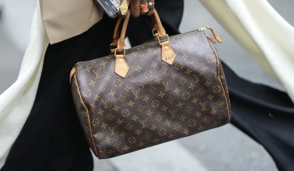 LV门店购包风波：是真假之争，还是信任危机