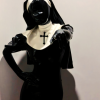 桃芝：黑白修女胶衣 Cosplay，极致神秘与优雅的视觉盛宴